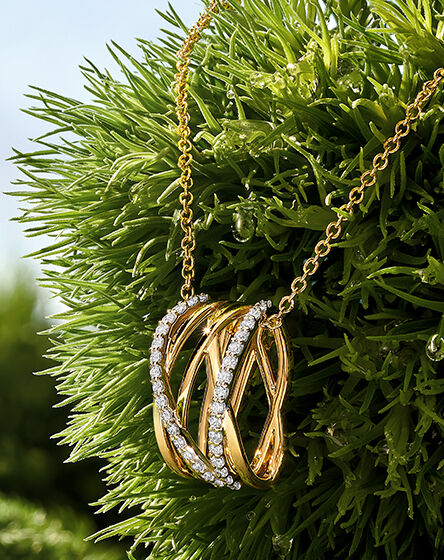 Birks Bee Chic - Bright & Bold Fine Jewelry Collection | Birks
